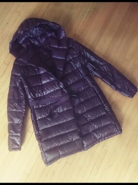 Donna Karan New York women's puffer coat with Tie Belt in claret, size S